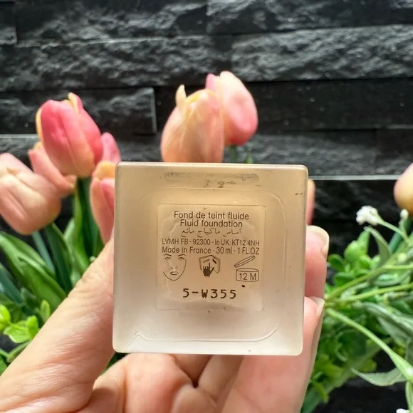 Givenchy PRISME LIBRE SKIN-CARING MATTE FOUNDATION 5-W355, Brand New without box - Picture 9 of 9